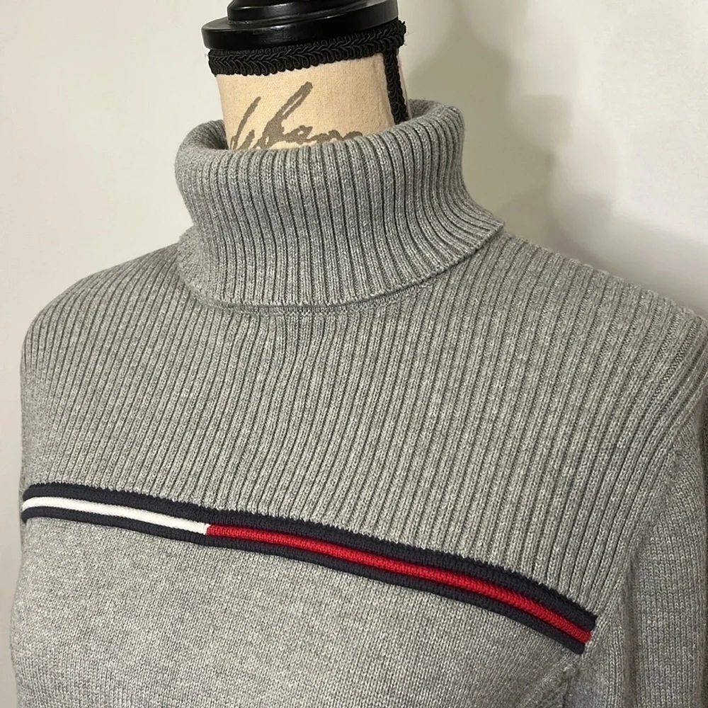 Tommy Hilfiger cotton turtleneck sweater with embroidered detail L